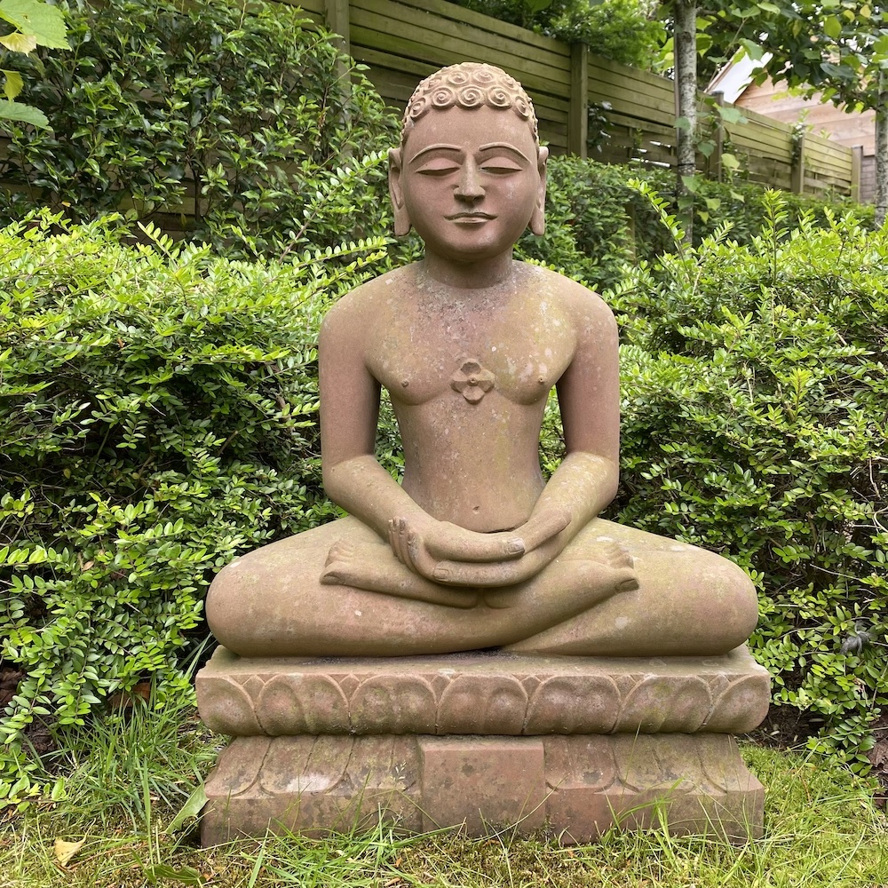 jain statue beeld sandstone zandsteen dubbele lotustroon