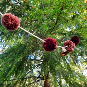 PomPom garland Koperberg